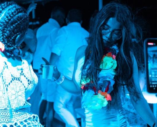 WHITE NIGHT PACEVILLE