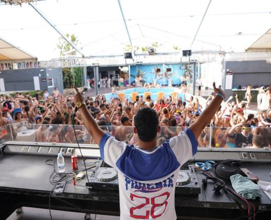 POOL PARTY ARIA COMPLEX